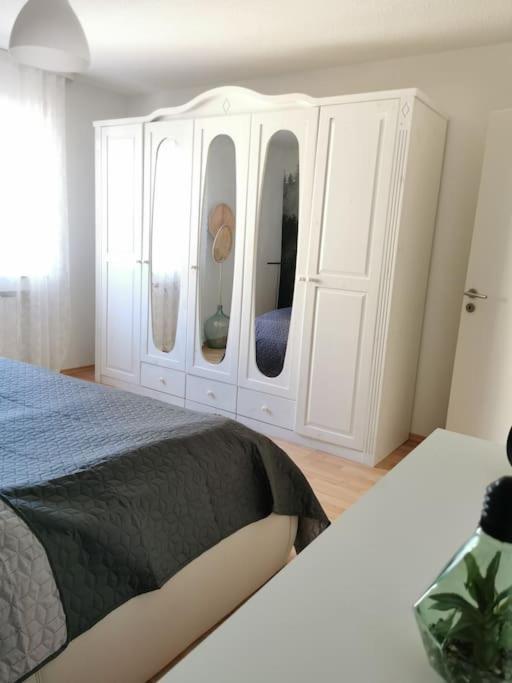 Schoene Grosse Ferienwohnung Basilikablick Stadtnah Ruhig Naehe Bodensee Mit Aussicht Weingarten  Eksteriør bilde